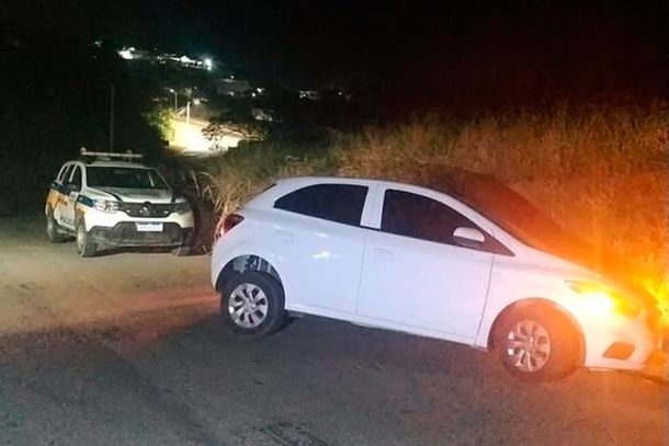 Carro roubado é recuperado
