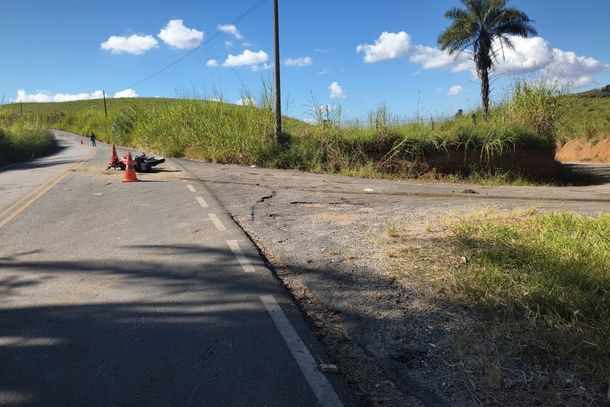 Acidente entre moto e caminhão deixa ferido na LMG-880