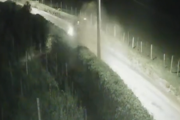 Carro estaria sendo conduzido por um menor de idade