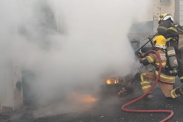 Ningu&eacute;m ficou ferido e a causa do inc&ecirc;ndio &eacute; desconhecida