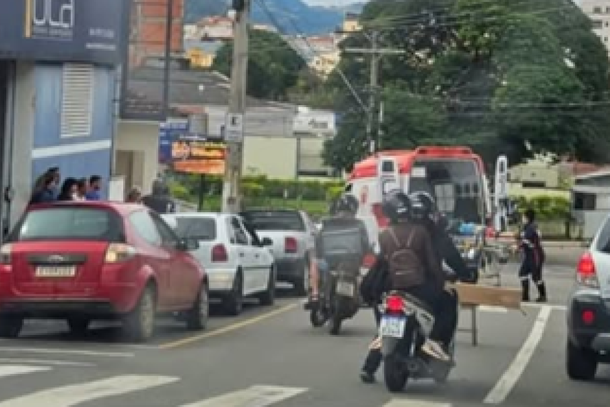 Tr&acirc;nsito ficou congestionado na regi&atilde;o