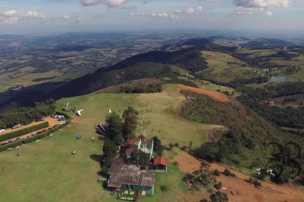 Vista a&eacute;rea do Pico do Gavi&atilde;o, em Andradas
