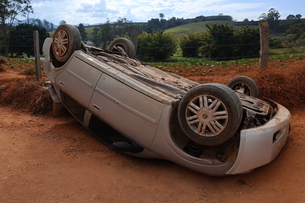 Motorista saiu ileso ap&oacute;s o capotamento