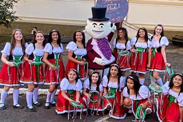 Desfile foi realizado na Pra&ccedil;a Dr. Alcides Mosconi