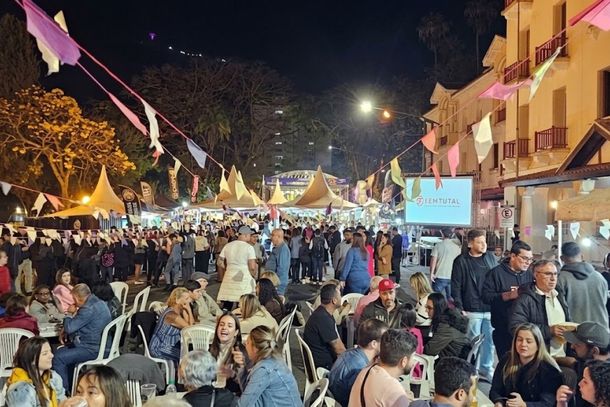 Festa acontece na Pra&ccedil;a Pedro Sanches, em Po&ccedil;os de Caldas