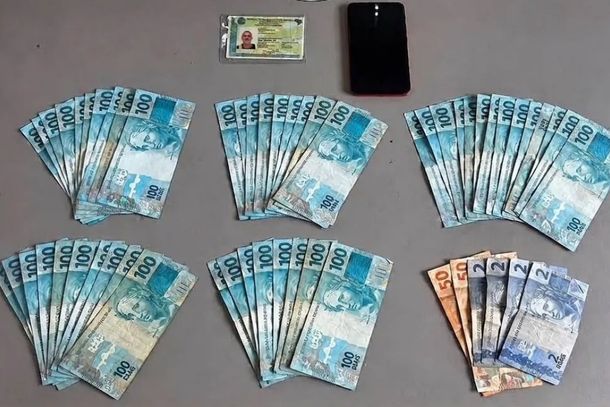 Homem estava com mais de R$ 5 mil