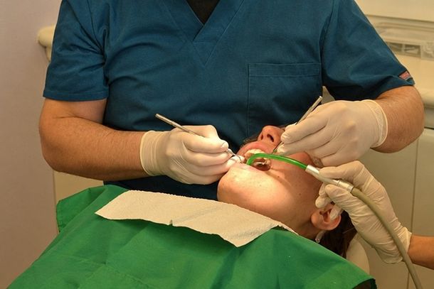 Entre as vagas, est&aacute; oportunidade para Auxiliar de Odontologia