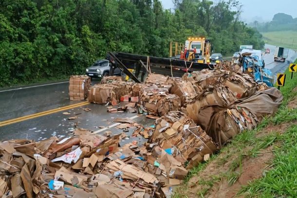 Acidente ocorreu entre Esp&iacute;rito Santo do Pinhal e S&atilde;o Jo&atilde;o da Boa Vista