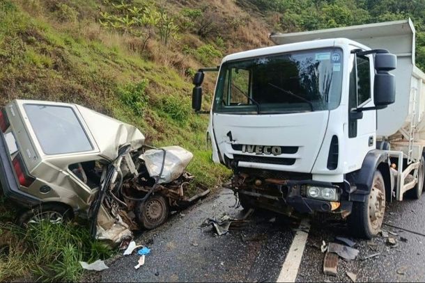 Motorista ficou gravemente ferido e foi preso em flagrante