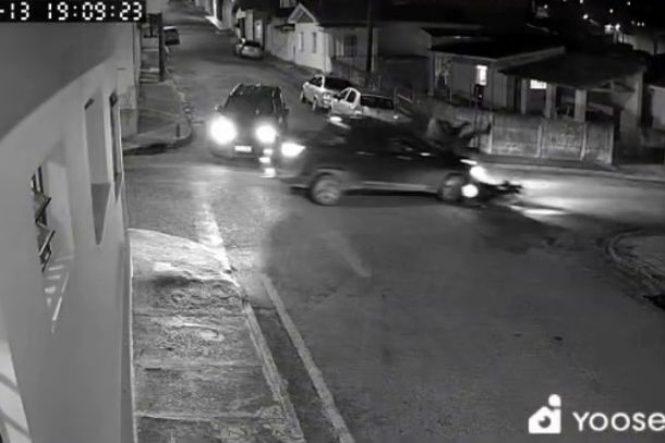 A colis&atilde;o foi gravada por uma c&acirc;mera de seguran&ccedil;a
