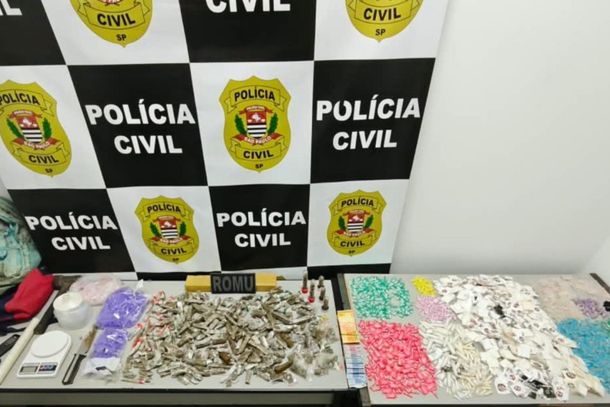 GCM prende suspeito de tr&aacute;fico e apreende drogas e r&aacute;dios comunicadores em Atibaia