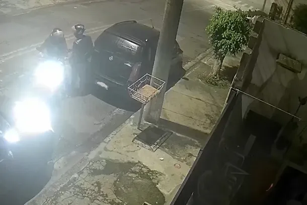 M&oacute;dulo eletr&ocirc;nico de carro &eacute; furtado por dupla em moto no Atibaia Jardim