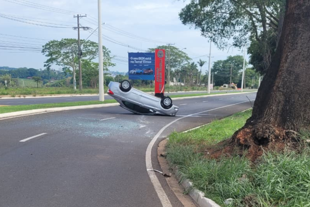 Acidente ocorreu por volta das 14h30