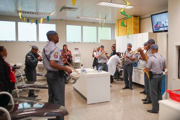 Programa&ccedil;&atilde;o especial come&ccedil;ou com apresenta&ccedil;&atilde;o da banda da Pol&iacute;cia Militar