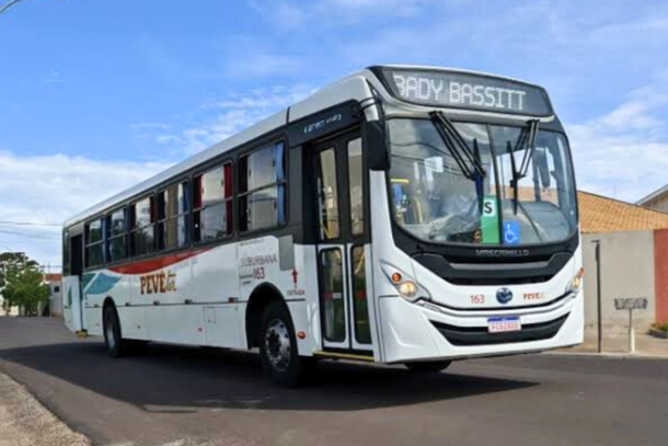 &Ocirc;nibus da Pev&ecirc;-Tur