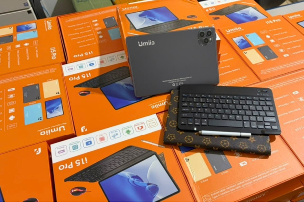 Lote dos tablets entregues &agrave;s escolas de Bady