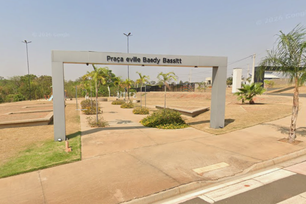 Pra&ccedil;a do bairro &eacute; ponto de encontro com os vereadores