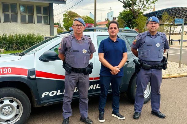 A entrega do ve&iacute;culo ocorreu em uma cerim&ocirc;nia que contou com a presen&ccedil;a do prefeito Rodrigo Primo Antunes e representantes da corpora&ccedil;&atilde;o.