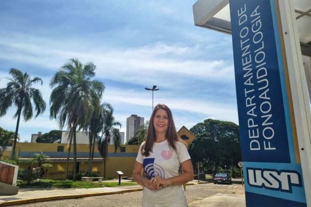 L&iacute;dia Teles, professora do Departamento de Fonoaudiologia da FOB-USP e coordenadora da campanha Amigos da Voz na USP em Bauru.