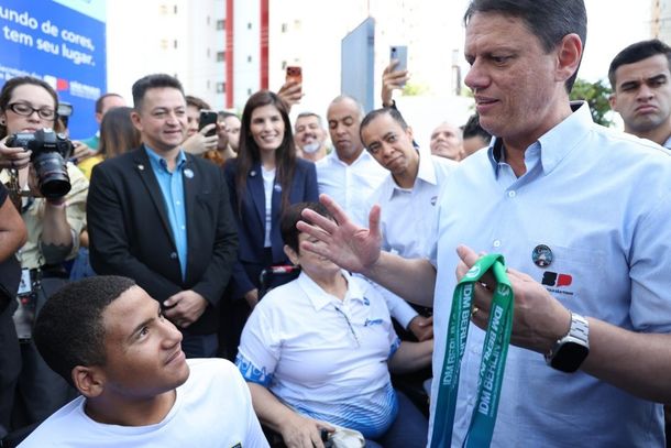 Tarc&iacute;sio de Freitas visitou instala&ccedil;&otilde;es do Centro, que deve ser entregue em junho. 