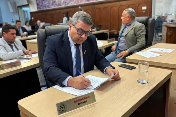 O vereador Arnaldinho Ribeiro &eacute; o autor do PL que prop&otilde;e a ado&ccedil;&atilde;o do 199 para a Defesa Civil