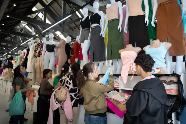 Com a compra de roupas e produtos t&ecirc;xteis, a aten&ccedil;&atilde;o &agrave;s etiquetas se torna ainda mais importante 
