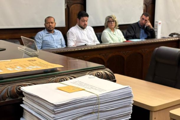 Aus&ecirc;ncia da vereadora Estela Almagro (PT) por motivo de for&ccedil;a maior foi a causa do adiamento da sess&atilde;o 