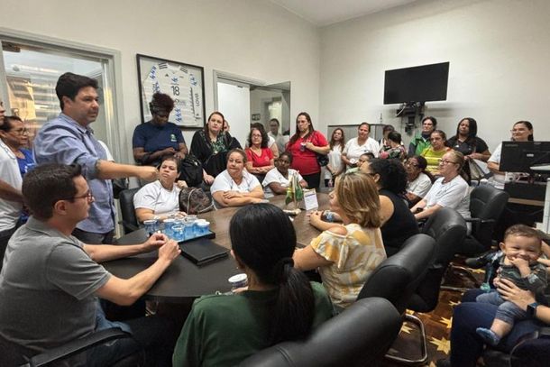 Auxiliares de creche se re&uacute;nem com presid&ecirc;ncia da C&acirc;mara para pleitear apoio &agrave; aplica&ccedil;&atilde;o de Lei Federal no munic&iacute;pio