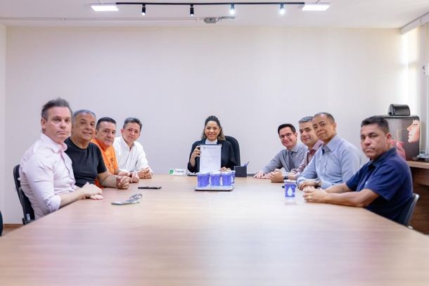 Participaram da assinatura do encaminhamento do projeto de lei a prefeita Su&eacute;llen Rosim, o secret&aacute;rio de Governo, Renato Purini, e os vereadores Markinho Souza, presidente da C&acirc;mara Municipal, Cabo Helinho, vice-presidente da C&acirc;mara, Andr&eacute; Maldonado, Emerson Construtor, Marcelo Afonso, Miltinho Sardin e Edson Miguel