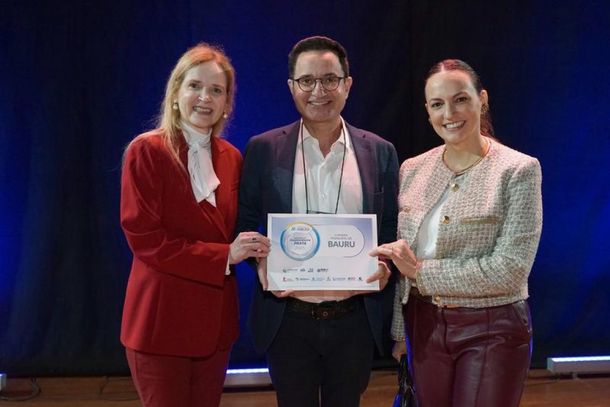 Na foto da esquerda para direita: a presidente do TCESP, conselheira Cristiana de Castro Moraes, o presidente da C&acirc;mara de Bauru, vereador Markinho Souza e a procuradora-geral do Minist&eacute;rio P&uacute;blico de Contas (MPC), Leticia Formoso Delsin Matuck Feres