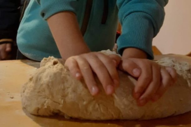 M&atilde;ozinha na Massa: Culin&aacute;ria Divertida