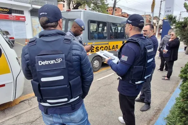 A taxa para se inscrever &eacute; de R$ 98 e o conte&uacute;do program&aacute;tico est&aacute; descrito no edital 
