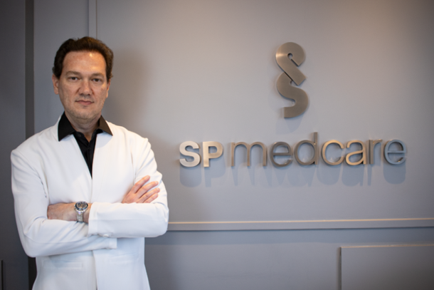 Dr. Lucas Kawasaki  