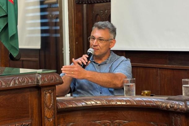 O vereador Eduardo Borgo (Novo) &eacute; o autor da den&uacute;ncia que pede a cassa&ccedil;&atilde;o do mandato da prefeita