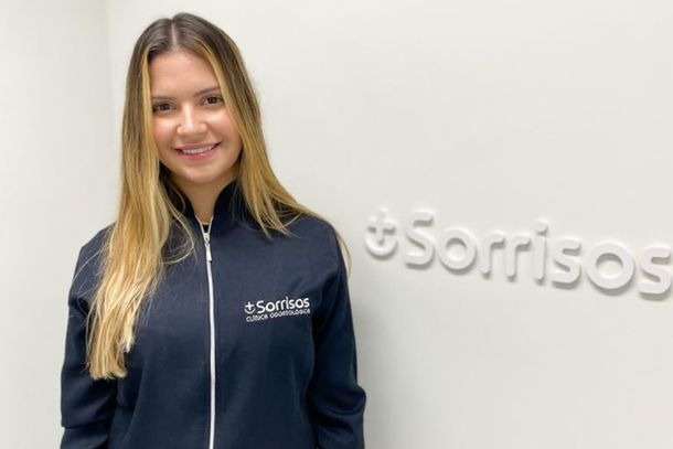Diretora cl&iacute;nica da Sorrisos Clinica Odontol&oacute;gica, Lorena Ort&ecirc;ncia Resende de Oliveira  CRO/MG 53782)