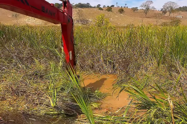 Trabalhos para limpeza de primeira lagoa j&aacute; come&ccedil;aram