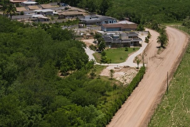 Prepara&ccedil;&atilde;o da estrada envolveu terraplanagem e drenagem