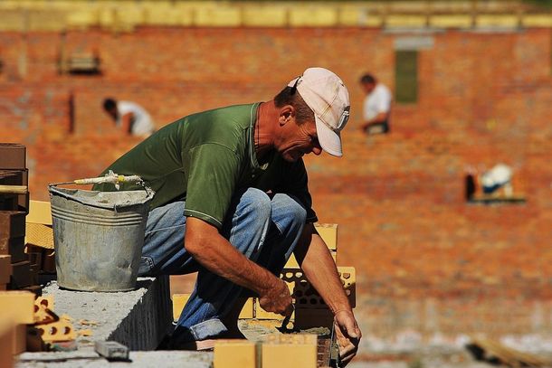 H&aacute; vagas para atuar como Ajudante de Obra