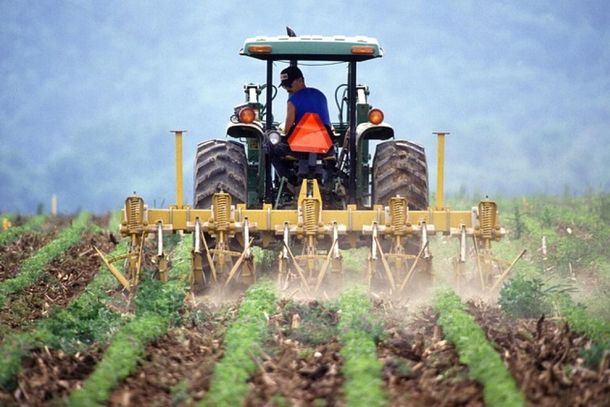 H&aacute; duas vagas para atuar como Operador de Trator Agr&iacute;cola