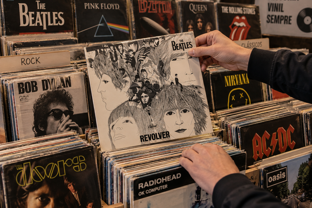 Mais de 2 mil discos estar&atilde;o dispon&iacute;veis em feira de vinil neste s&aacute;bado em Brusque