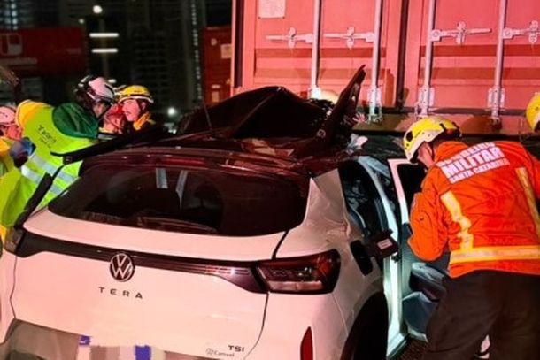Acidente entre carro e caminh&atilde;o mata m&uacute;sico de S&atilde;o Jo&atilde;o Batista na BR-101
