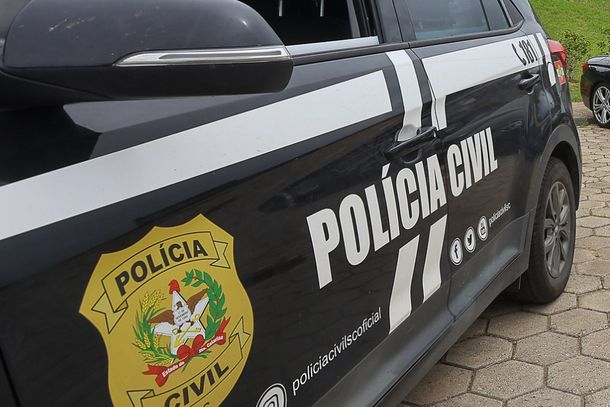 Adolescente de 14 anos &eacute; baleado no rosto ap&oacute;s garoto de 13 anos ter acesso &agrave; arma do pai