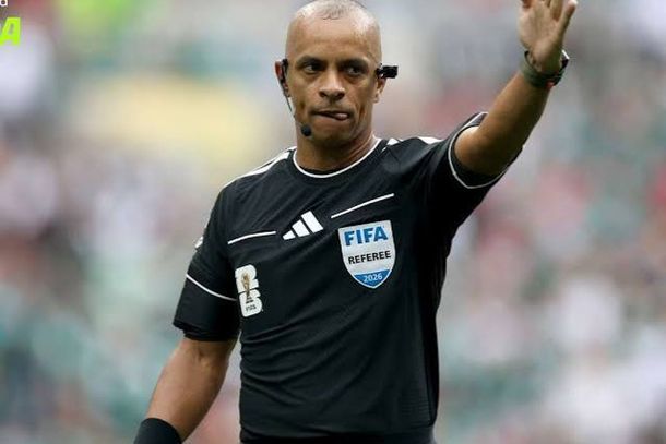 &Aacute;rbitro brasileiro que viralizou falando ingl&ecirc;s na Copa apita Brusque x Paysandu