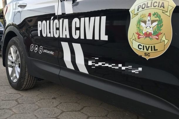 Homem &eacute; levado &agrave; delegacia ap&oacute;s ofensas racistas contra funcion&aacute;ria da Fenarreco
