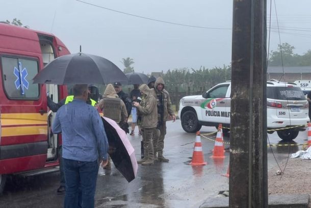 Homem &eacute; morto pela PM ap&oacute;s invadir escola e amea&ccedil;ar policiais com faca em Tijucas