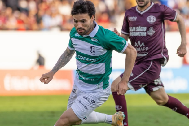 Maring&aacute; bate Ferrovi&aacute;ria e conquista t&iacute;tulo in&eacute;dito da S&eacute;rie C com pancadaria no final
