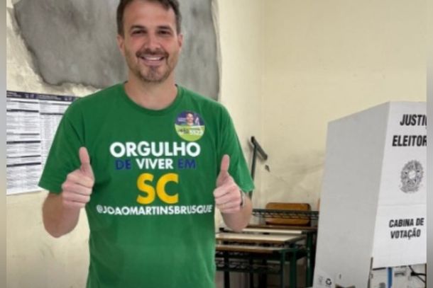 &ldquo;O que fizemos foi hist&oacute;rico&rdquo;, diz Jo&atilde;o Martins ap&oacute;s receber 49,3 mil votos