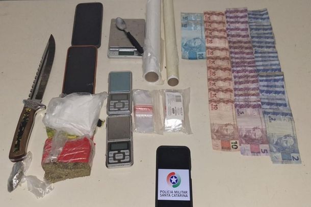 Pol&iacute;cia descobre suspeita de tr&aacute;fico por entregas e apreende drogas em Gaspar