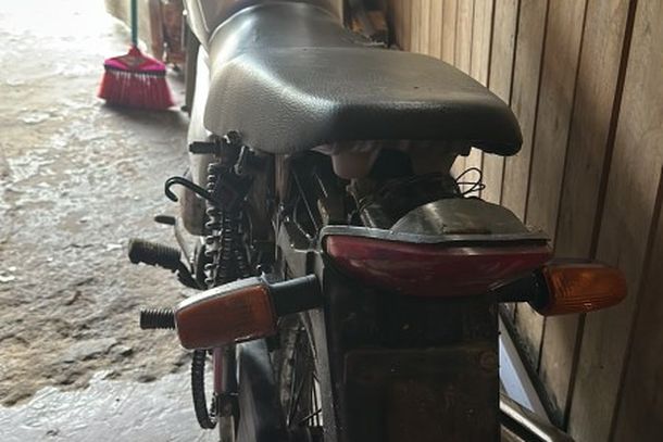 Pol&iacute;cia encontra moto furtada no Paran&aacute; escondida em casa de Brusque