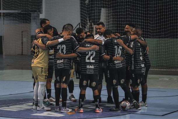 Rodada do Municipal de Futsal de Brusque tem 18 gols em dois jogos na Arena